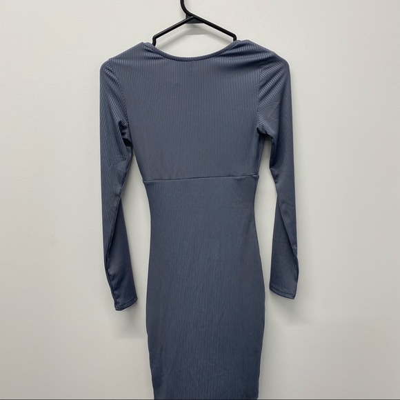 ✨NEW✨ BODYCON DRESS WITH SLIT - Picture 6 of 7